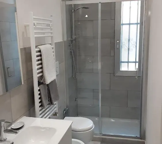 House Passarotti, 21 * בולוניה